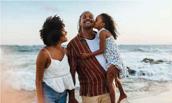 Família na praia - proteção familiar